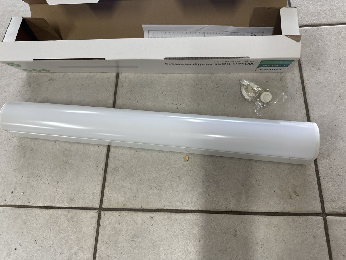 Philips CoreLine Batten LED Leuchte 600mm 17W 2200lm neu (Neuf avec ...