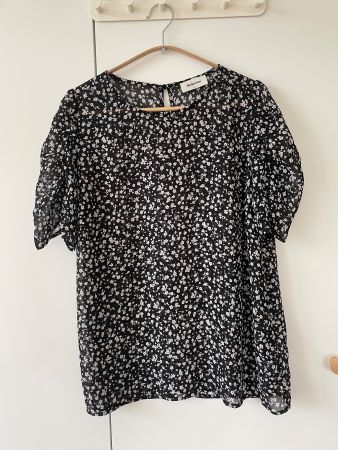 Modström Bluse / Top Schwarz mit Blumenmuster – Gr. M