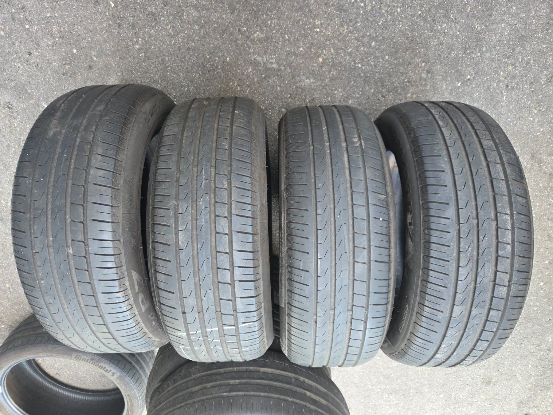 Pirelli Pneus & Kompletträder: PIRELLI  255 / 55 R 17  97 W – Gebraucht aus Fischbach-Göslikon von Emanuel.Bardhi