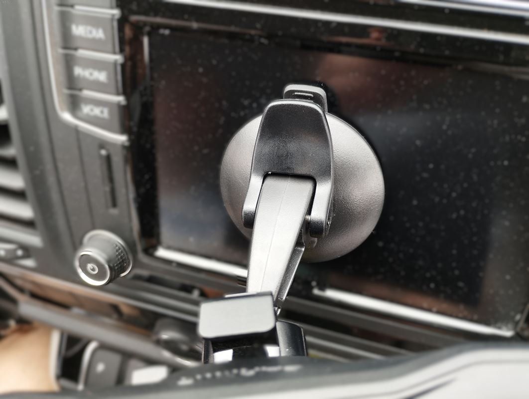 Garmin Navigation: GARMIN Navigationsgerät mit Anschluss und Halter – D'occasion à Schübelbach par Restwert_Schubelbach 3