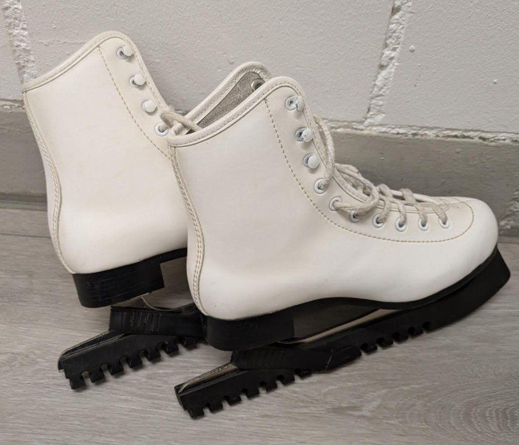 Pattini da ghiaccio: Schlittschuhe .. Damen .. 35 – Usato da Inwil venduto da Bono4