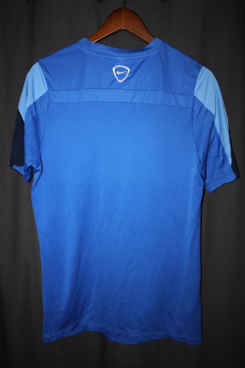Nike Leibchen & Hosen: T-shirt entraînement Nike - taille L – Gebraucht aus Delémont von tynwa 1