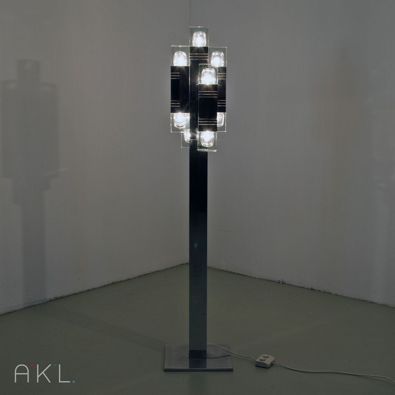 Lampade: Cubic Brutalist Lamp - Gaetano Sciolari – Usato da Fescoggia venduto da AmazingDesignObjects 3