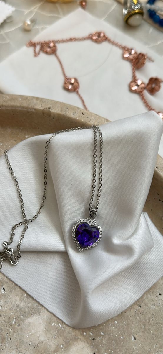 Catenine: Collier avec pendentif coeur violet - Élégant & Chic! – Nuovo (secondo la descrizione) da La Chaux-de-Fonds venduto da Meliha2008
