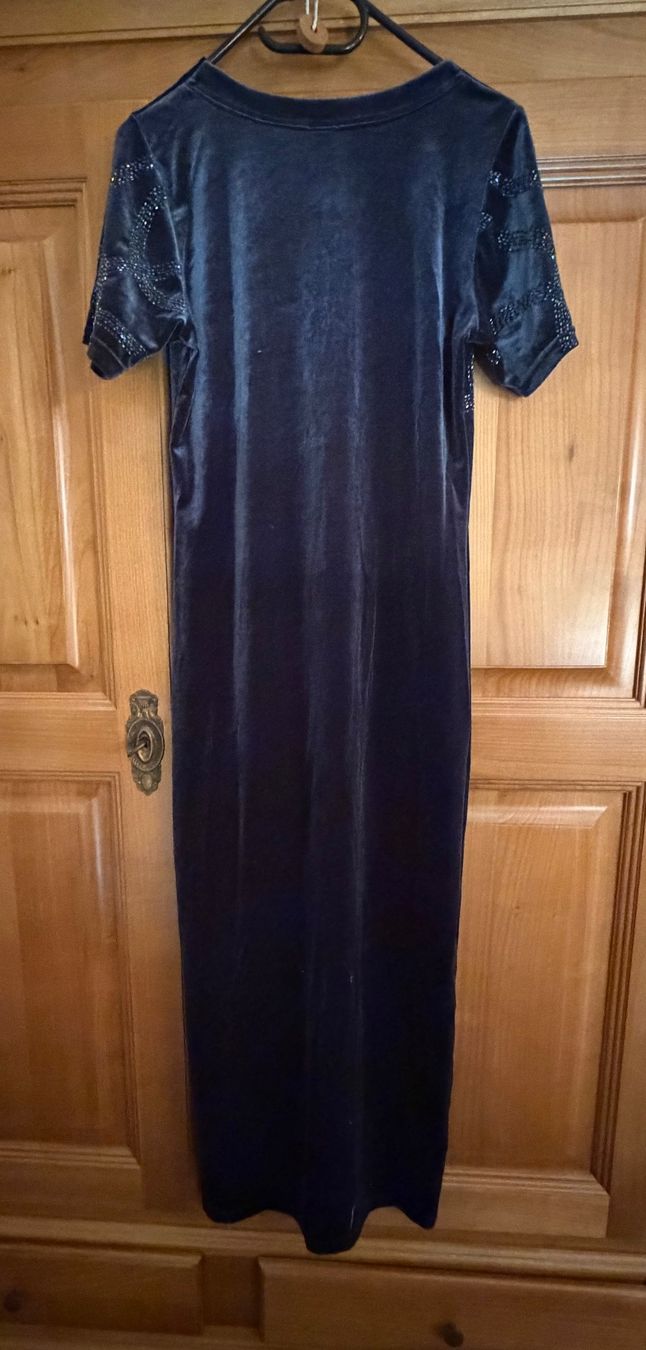 Vestiti: Dunkelblaues Pailletten Samtkleid Gr. 40 – Usato da Buus venduto da isa_vl2n 1