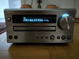 Onkyo CR-725 CD Receiver mit Sony SS-EX50 Lautsprecher