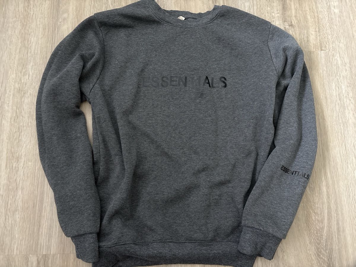 Maglioni & Felpe: Sweatshirt gris ESSENTIALS logo taille L – Usato da Delémont venduto da Ma_LoU.01
