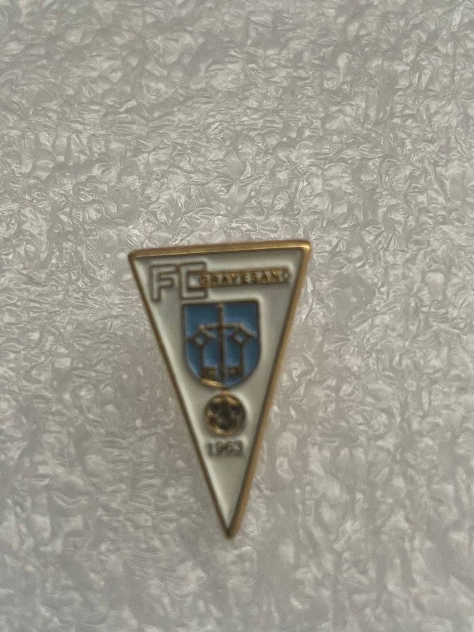 Placchette & Badge: 205. Pin - FC Gravesano – Usato da Luzern venduto da Irek 1