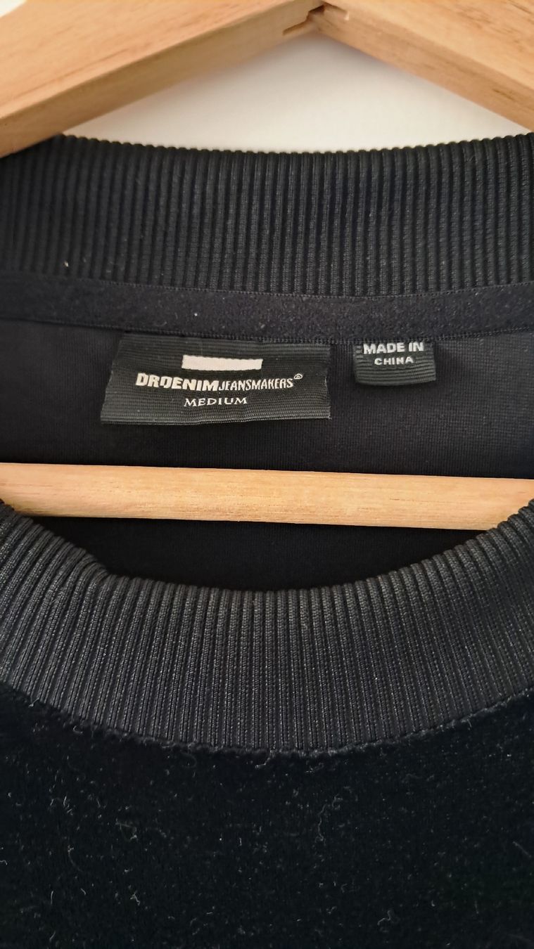 Pullover & Sweatshirts: Samt Pullover schwarz Grösse M guter Zustand – Gebraucht aus Basel von blueberrypirat 1