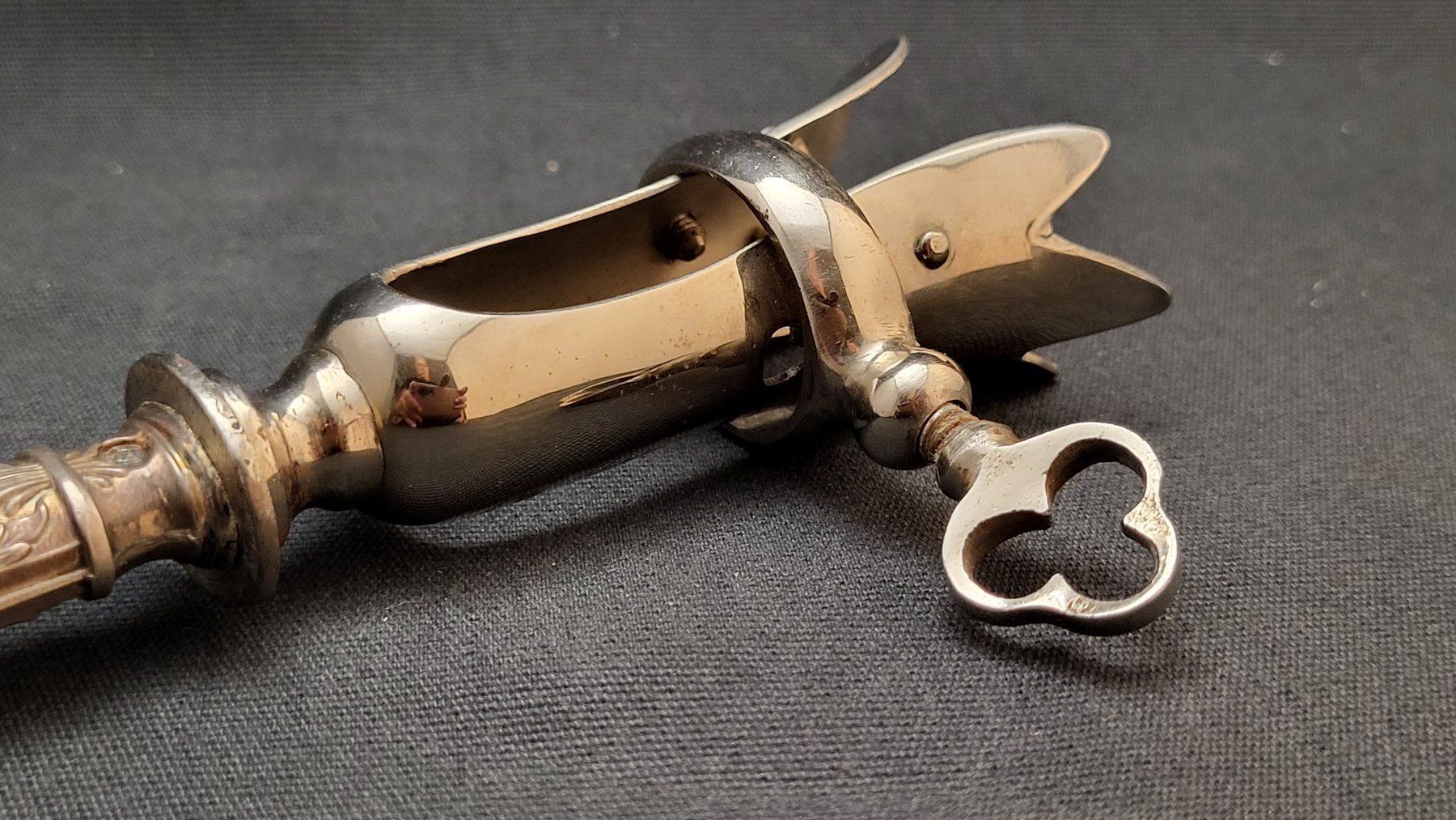 Figuren: Keulen-Halter – Gebraucht aus Basel von spinne02 2