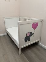 Babybett 70x140 weiss mit Elefantenmotiv und Matratze