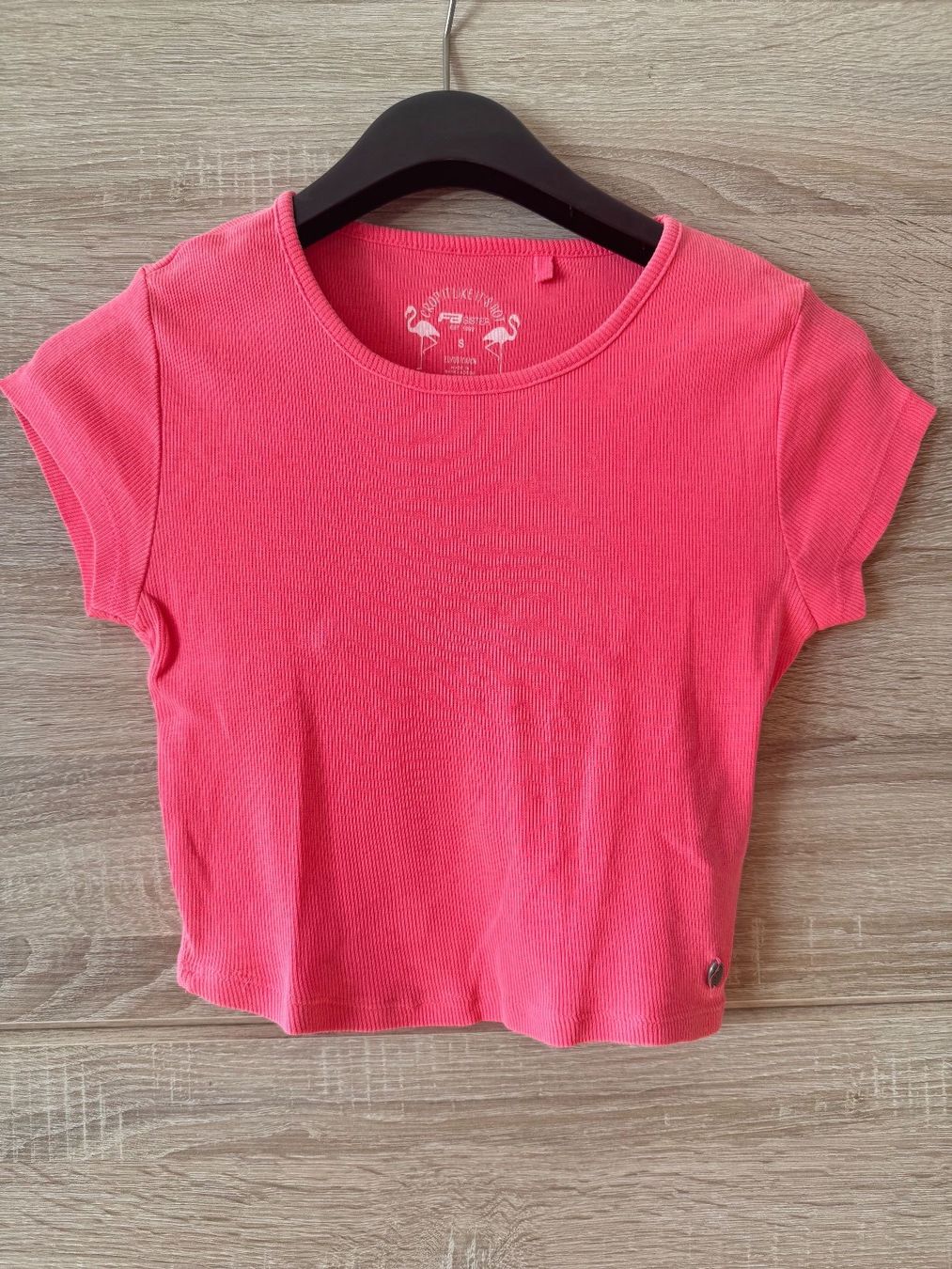 T-shirt: Crop top rose fuchsia – Nuovo (secondo la descrizione) da Montreux venduto da Izapechee