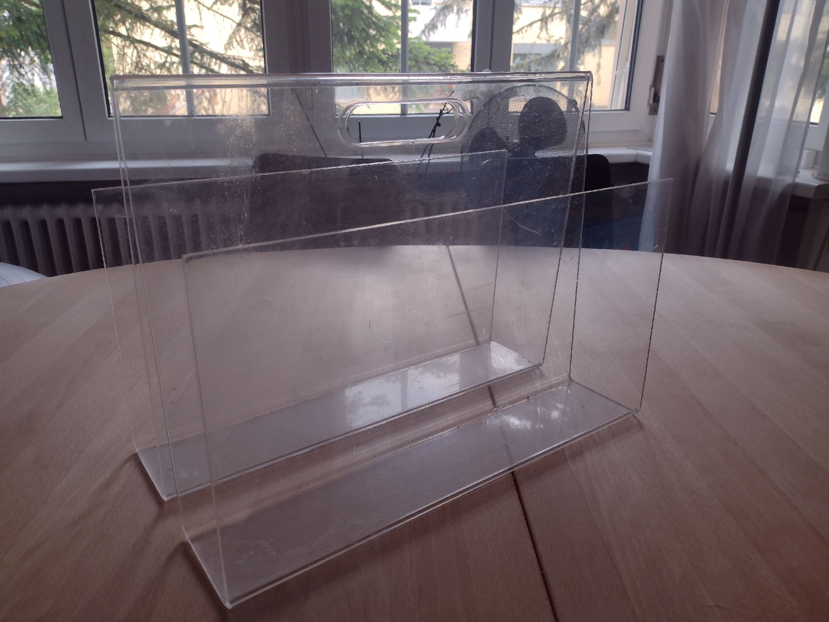 Sonstiges Zubehör: Vintage Clear Acrylic Magazine Rack – Gebraucht aus Zürich von TrainLine 5