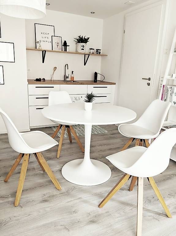 Set de table et chaises: Runder Tisch und 4 Stühle – D'occasion à Alpnachstad par Jegi_2