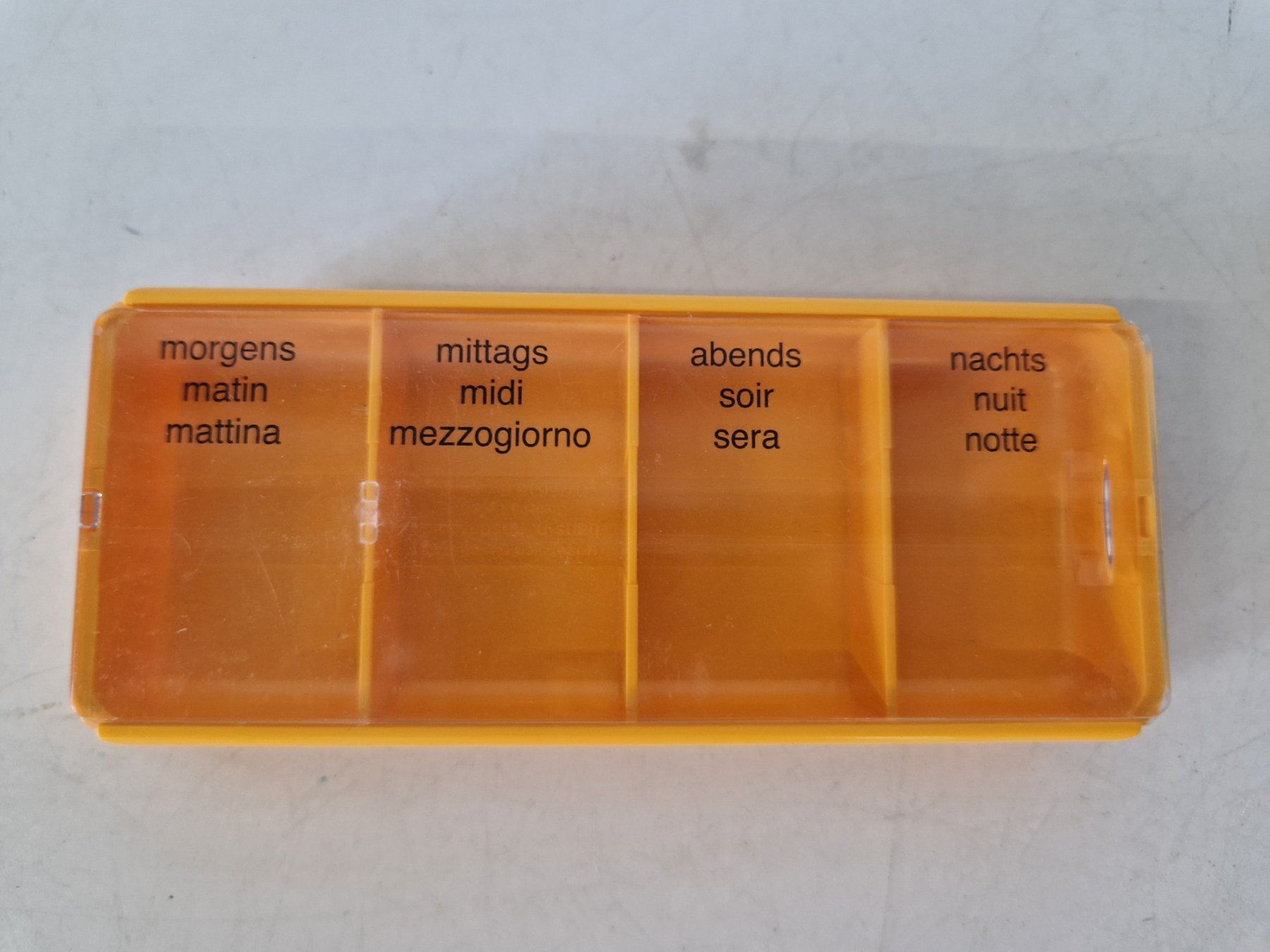 Contenitori & Simili: Farbige Medikamentenkassete – Usato da Muhen venduto da Restwert_Muhen 2