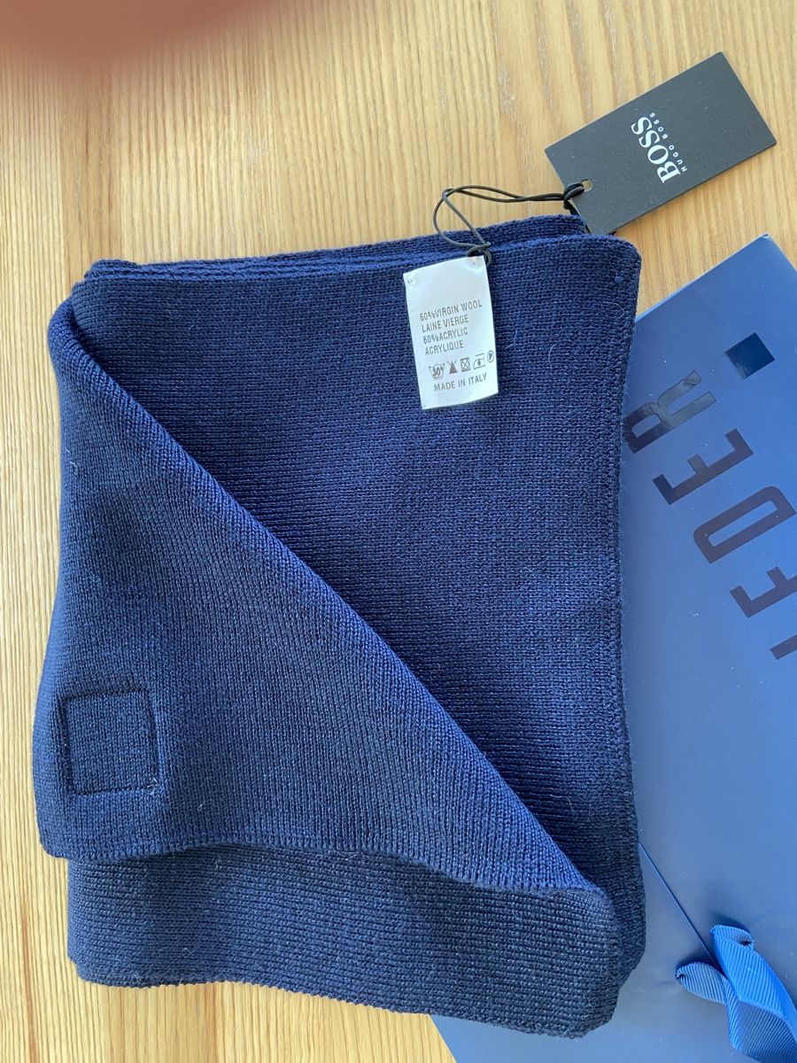 Hugo Boss Foulards & écharpes: Nuova sciarpa blu Hugo Boss – Neuf avec emballage d'origine à Davesco-Soragno par dvf_7h6d 1