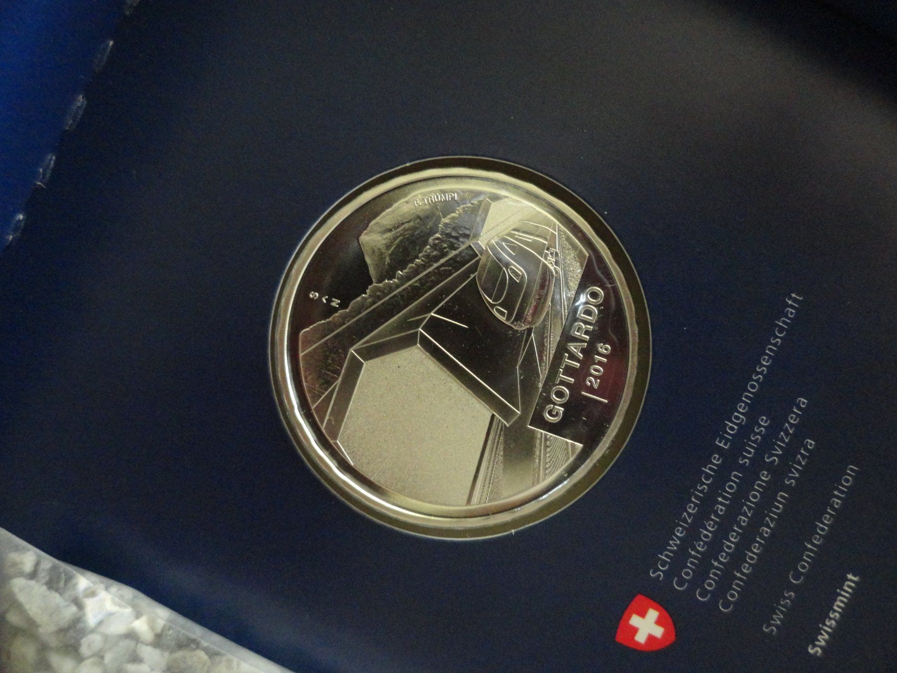 Tutti le monete: Souvenir Gottardo Silber 20 Fr. und echtem Aushubmaterial – Nuovo e nell'imballaggio originale da Gerlafingen venduto da Shiva_74 5