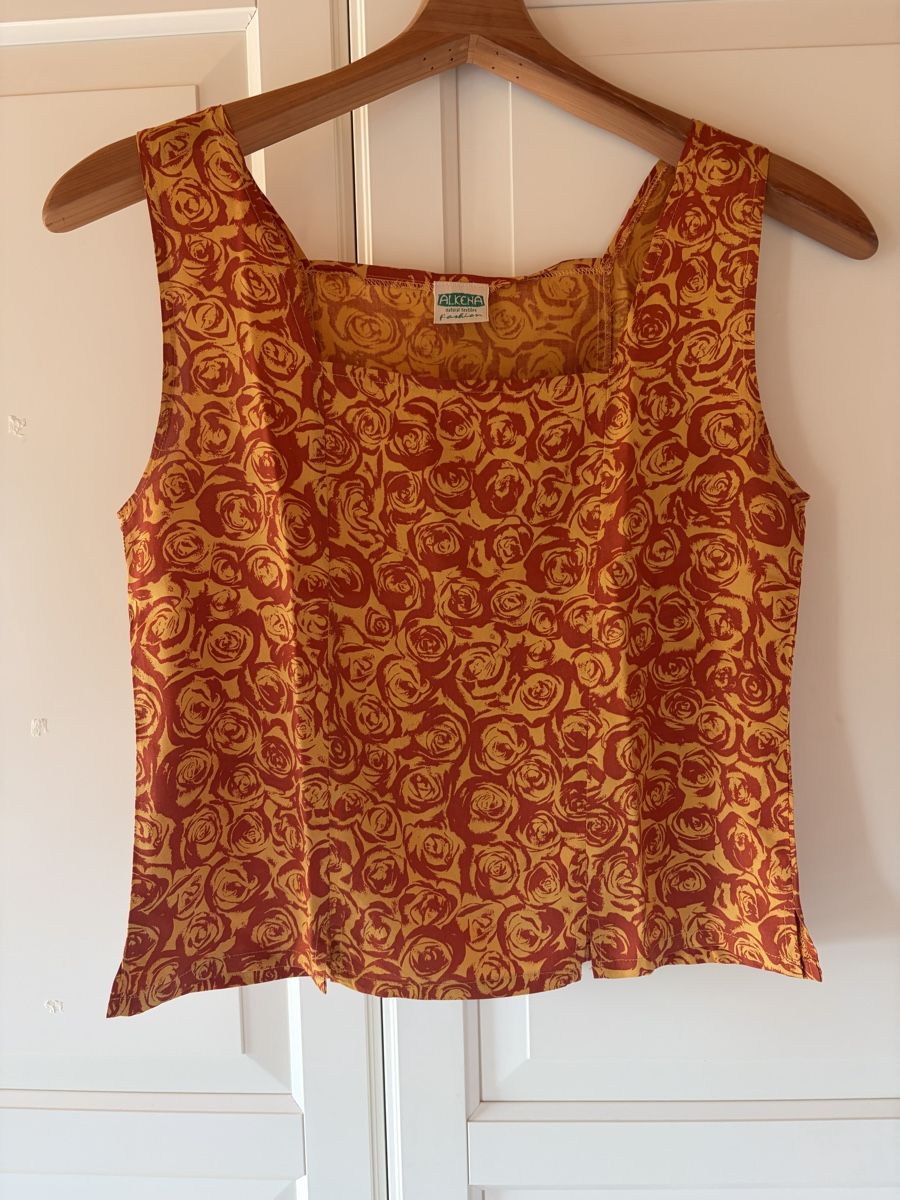 Top: Silk Elegant Top – Usato da St.Josefen venduto da lop_lh8d 5