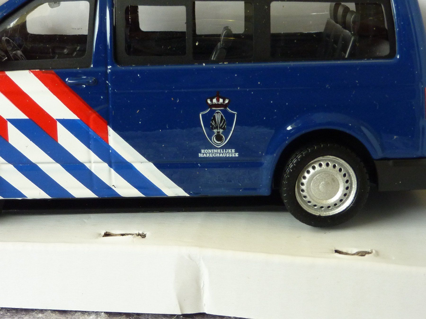 Volkswagen Modellini d'auto: VW Bus T5 1:43 – Nuovo e nell'imballaggio originale da Dürrenäsch venduto da modellautos4you 3
