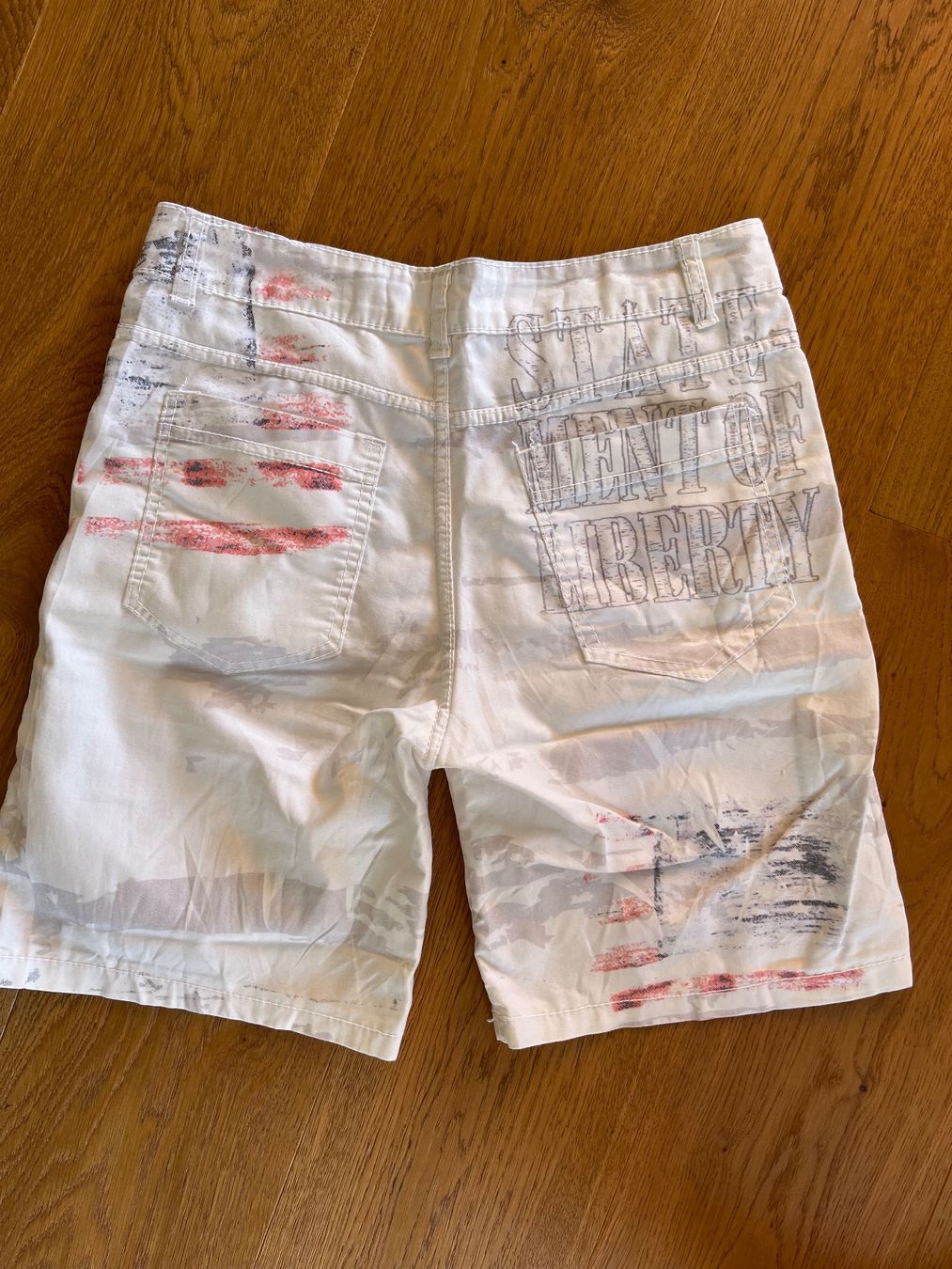 Pantaloni: Weisse Shorts, neuwertig, Gr. 28 – Nuovo (secondo la descrizione) da Sigriswil venduto da Krugle83 1