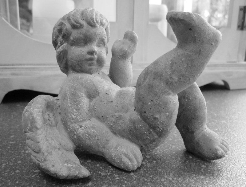 Figuren: Liegender Engel in Betonoptik – Gebraucht aus Bischofszell von Pfau0 1