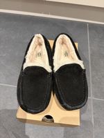 Ugg Hausschuh Finken schwarz Gr. 33