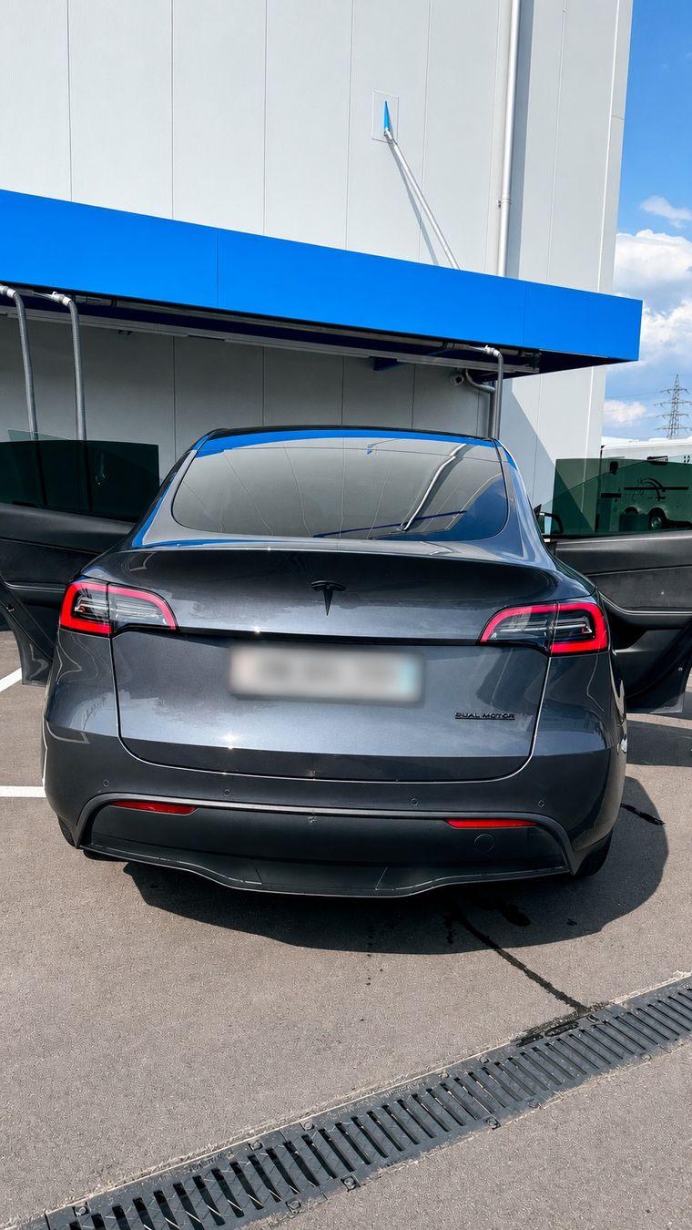 Tesla Autos: Tesla Model Y Grau guter Zustand – D'occasion à Bassersdorf par Jj090915 1