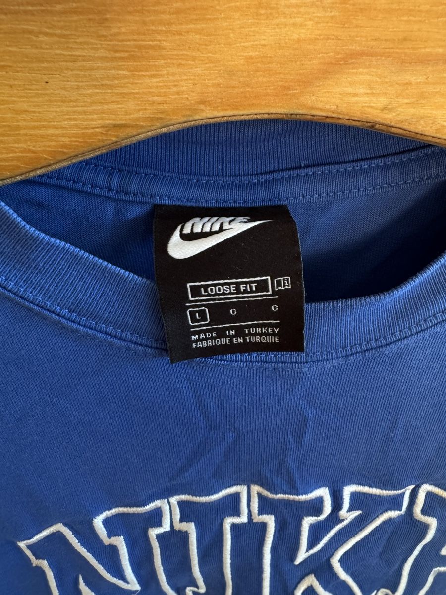 Nike T-shirt: Nike Vintage T-Shirt – Usato da Basel venduto da DavideCalla 1
