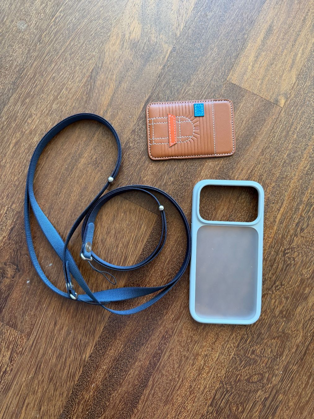 Apple Coques & Protection écran: iPhone 17 Pro Torras Case + Wallet + Crossbody Strap – D'occasion à Ennetbaden par miboo 1