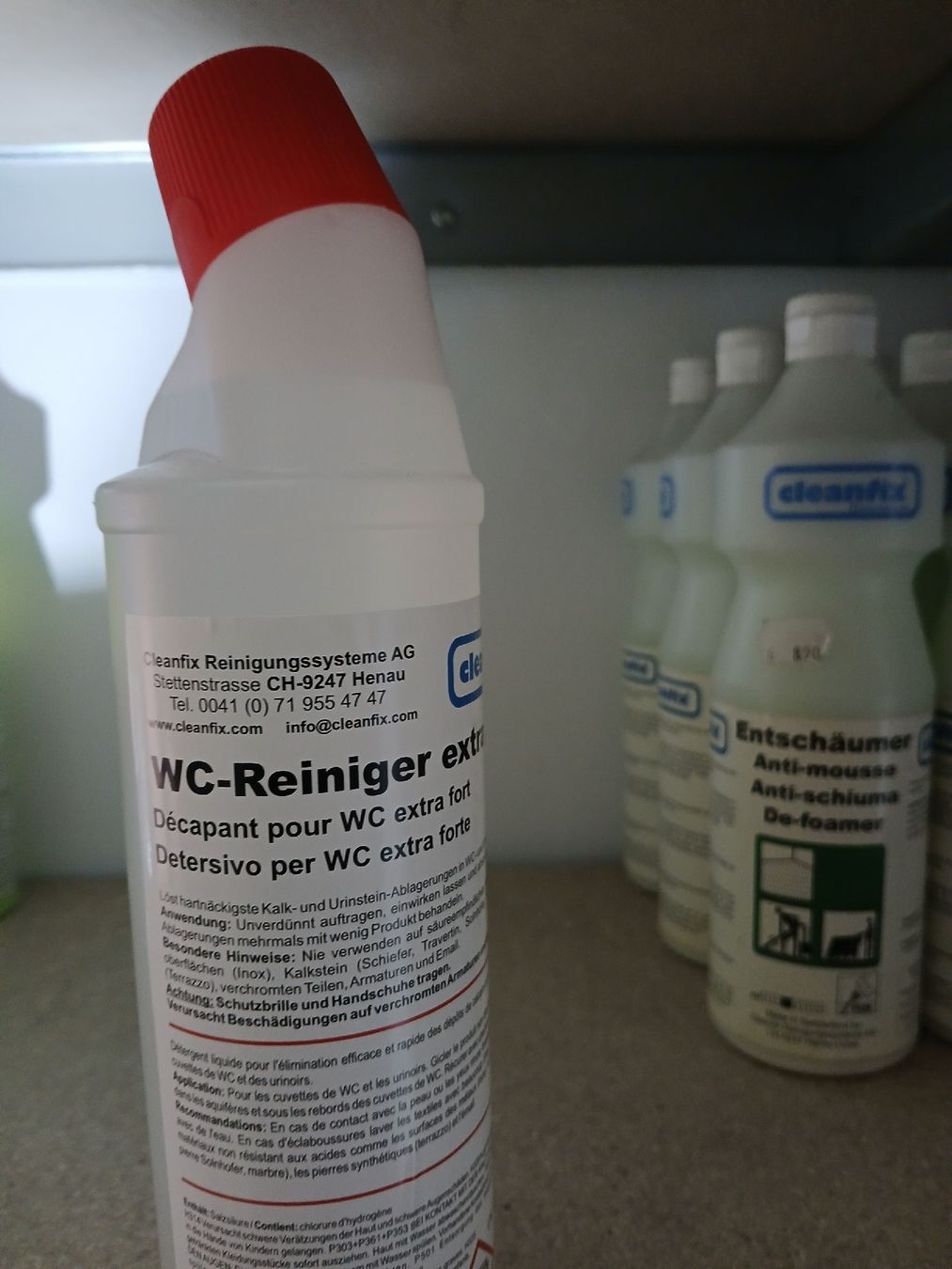 Produits d'entretien: Cleanfix WC-Reiniger extra stark, 750 ml – Neuf avec emballage d'origine à Strada par SaraF167 1