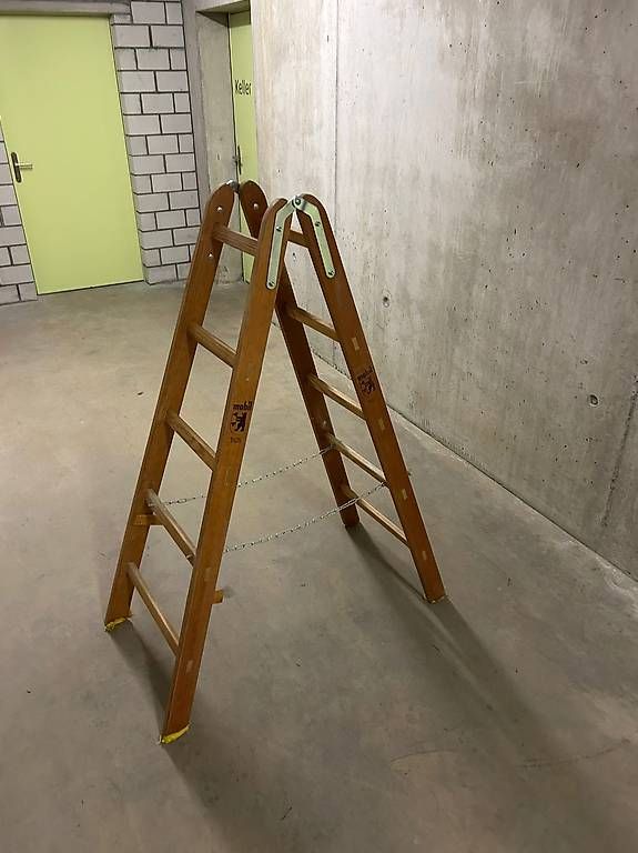 Scale: Bockleiter mit 5 Sprossen Holz Leiter – Usato da Widnau venduto da Ajsa-Emin
