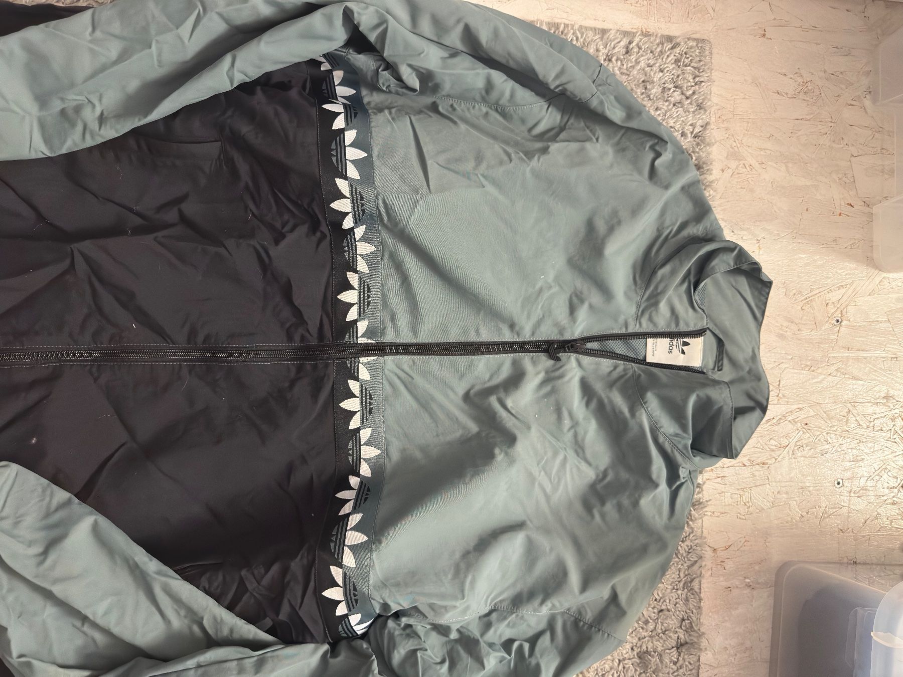 Adidas Jacken: Adidas Jacke ungetragen – Neu (gemäss Beschreibung) aus Römerswil LU von oli_9hd5 2