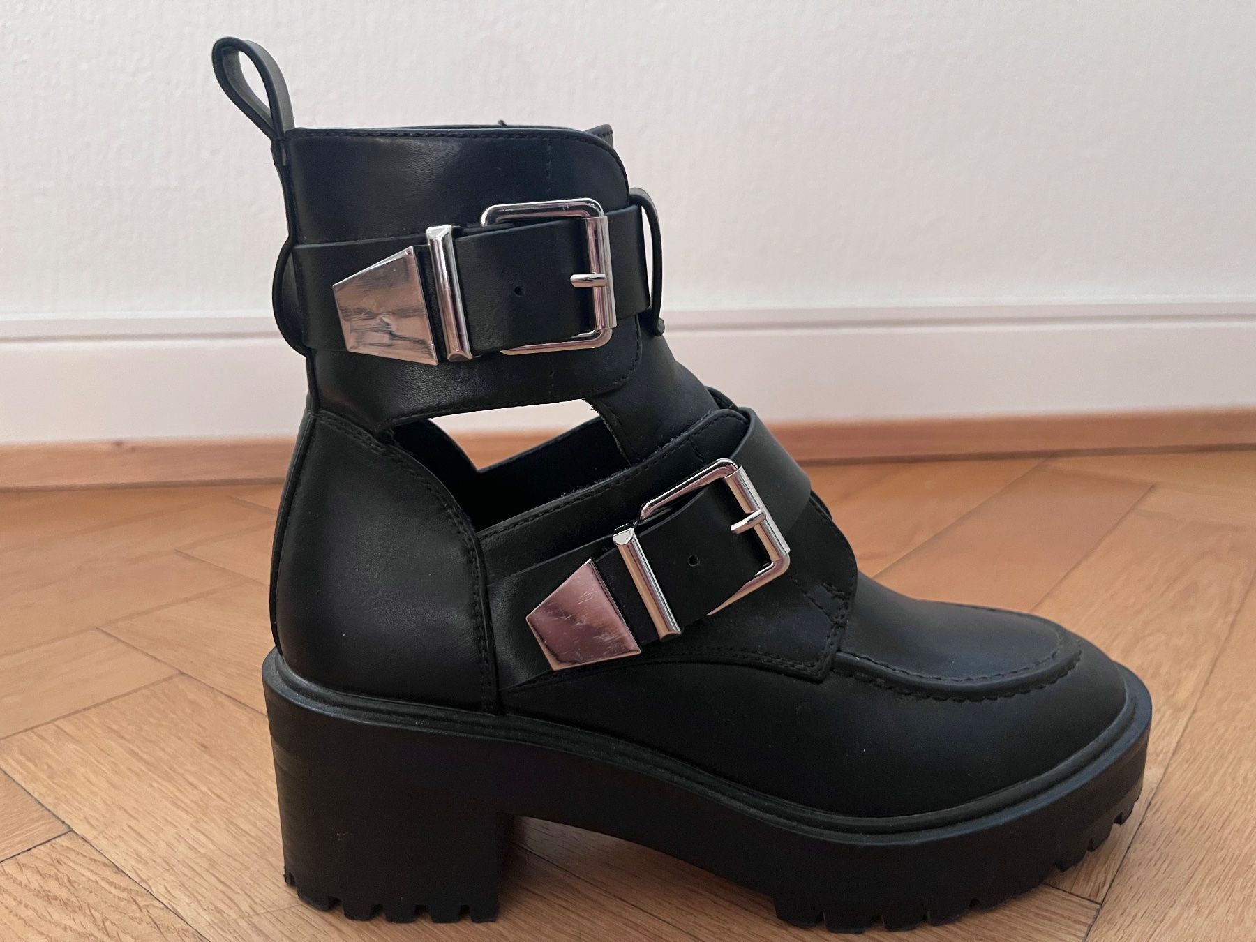 Damenschuhe: Cowboy-/Bikerstiefelette mit cut-outs Gr. 36 – Neu (gemäss Beschreibung) aus Basel von Nath- 3