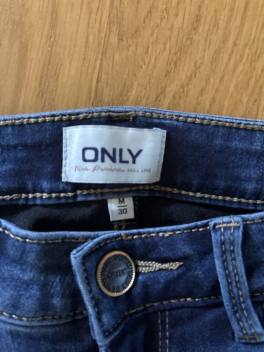 Only Jeans: Jeans ONLY dunkelblau Grösse M/30 – D'occasion à Rünenberg par ZwergLi100 2