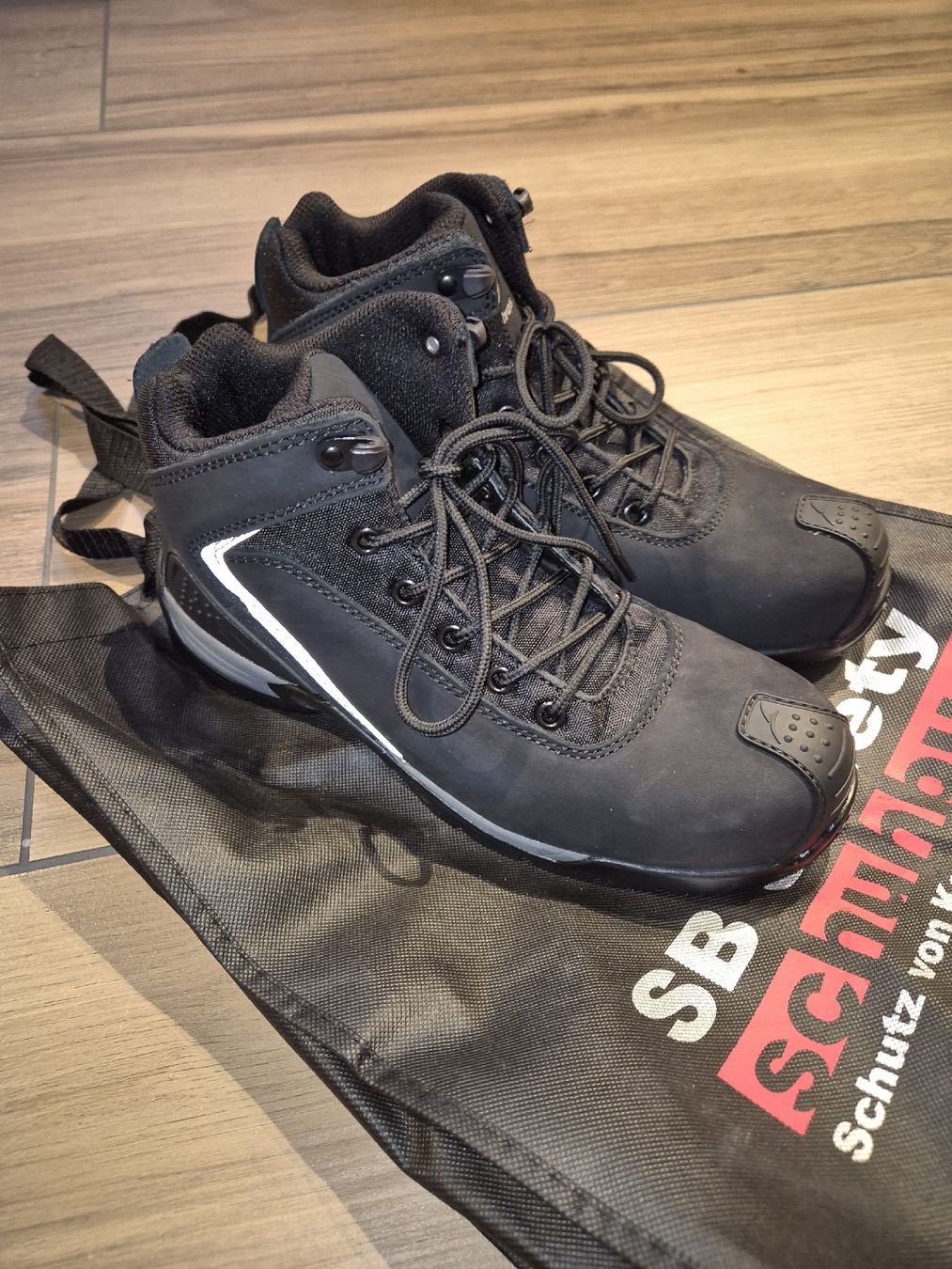 Scarpe da uomo: S3 Sicherheitsschuhe neu Gr.41 – Nuovo (secondo la descrizione) da Auswil venduto da boumi85 3