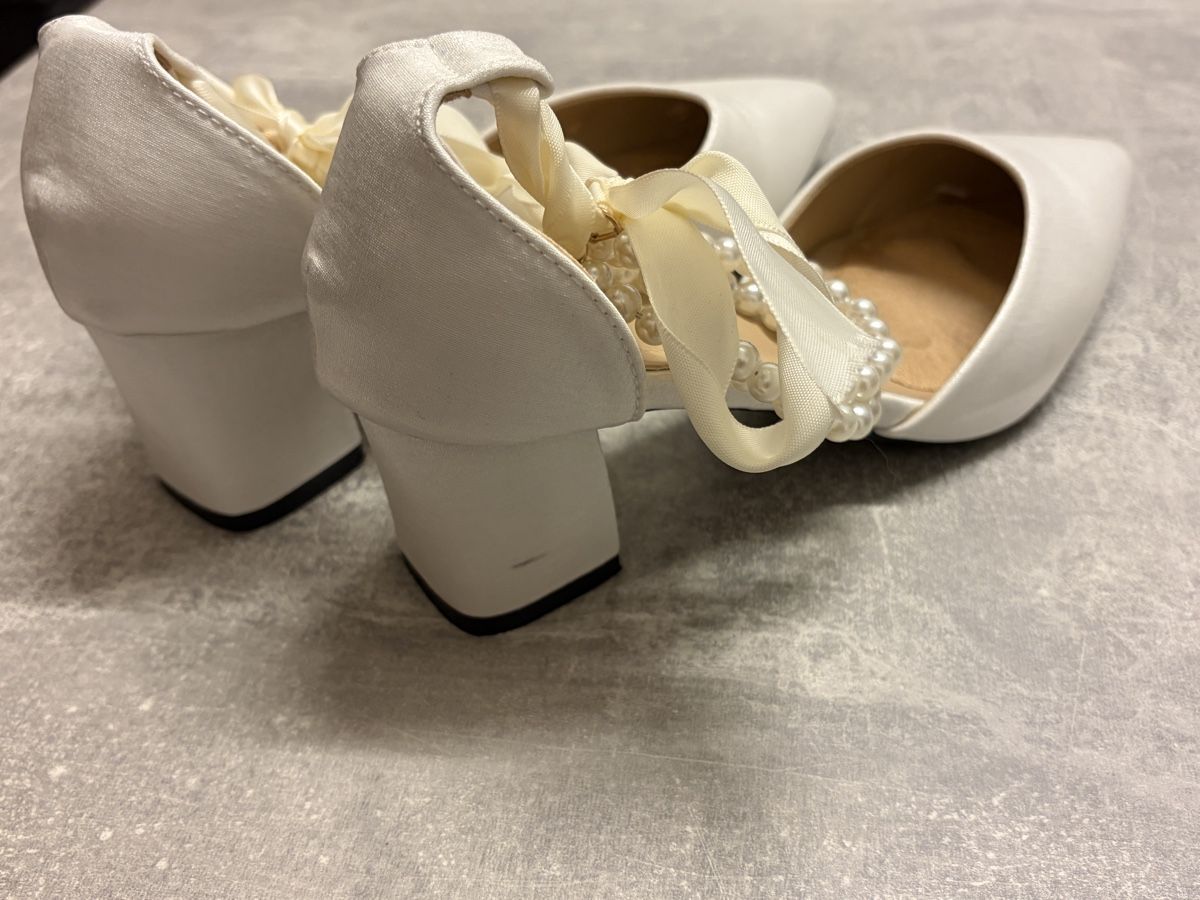 Scarpe da donna: Schuhe / Pumps Weiss - Gr. 39  – Usato da Chur venduto da notia13 2