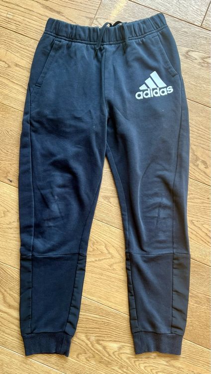 Adidas Pantaloni: Adidas Trainerhose Gr 152 – Usato da Emmenbrücke venduto da Hasen