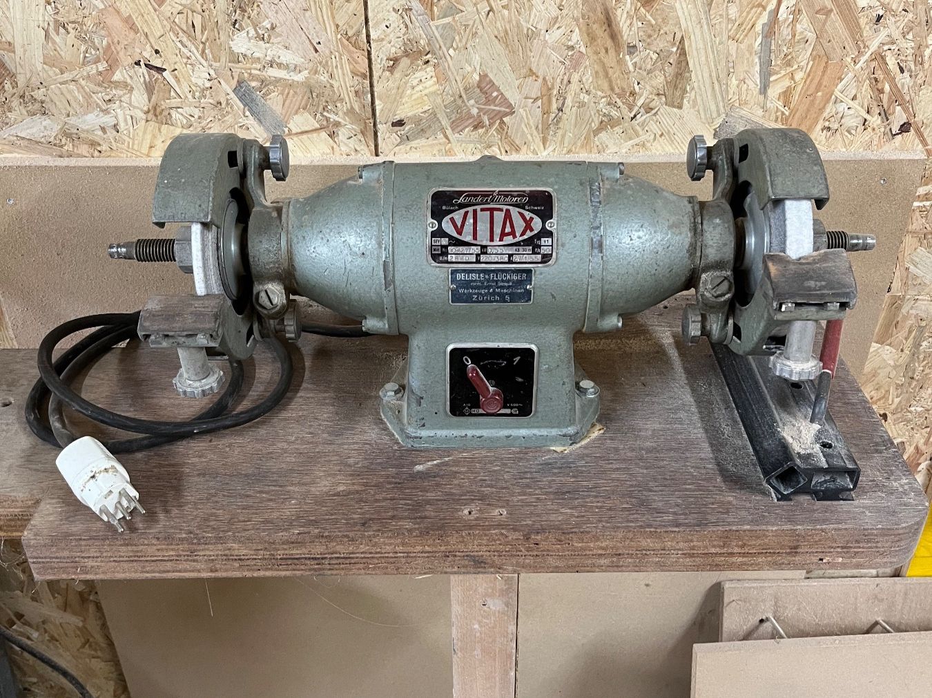 Vitax Smerigliatrici & Lucidatrici: Doppelschleifer Vitax 380 Volt – Usato da Winterthur venduto da JanekGraf