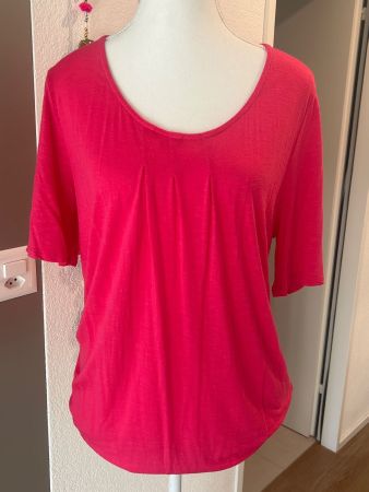 Kurzarmshirt rot von bpc Gr. 40/42  mit Gummizug