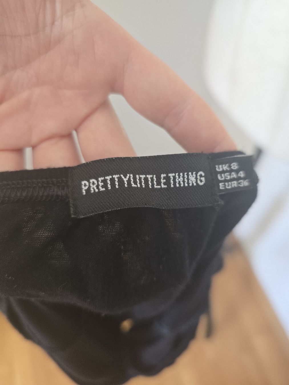 Top: PrettyLittleThing Off Shoulder Crop Top Gr. S  – Usato da Tecknau venduto da Leni_SecondLove 2
