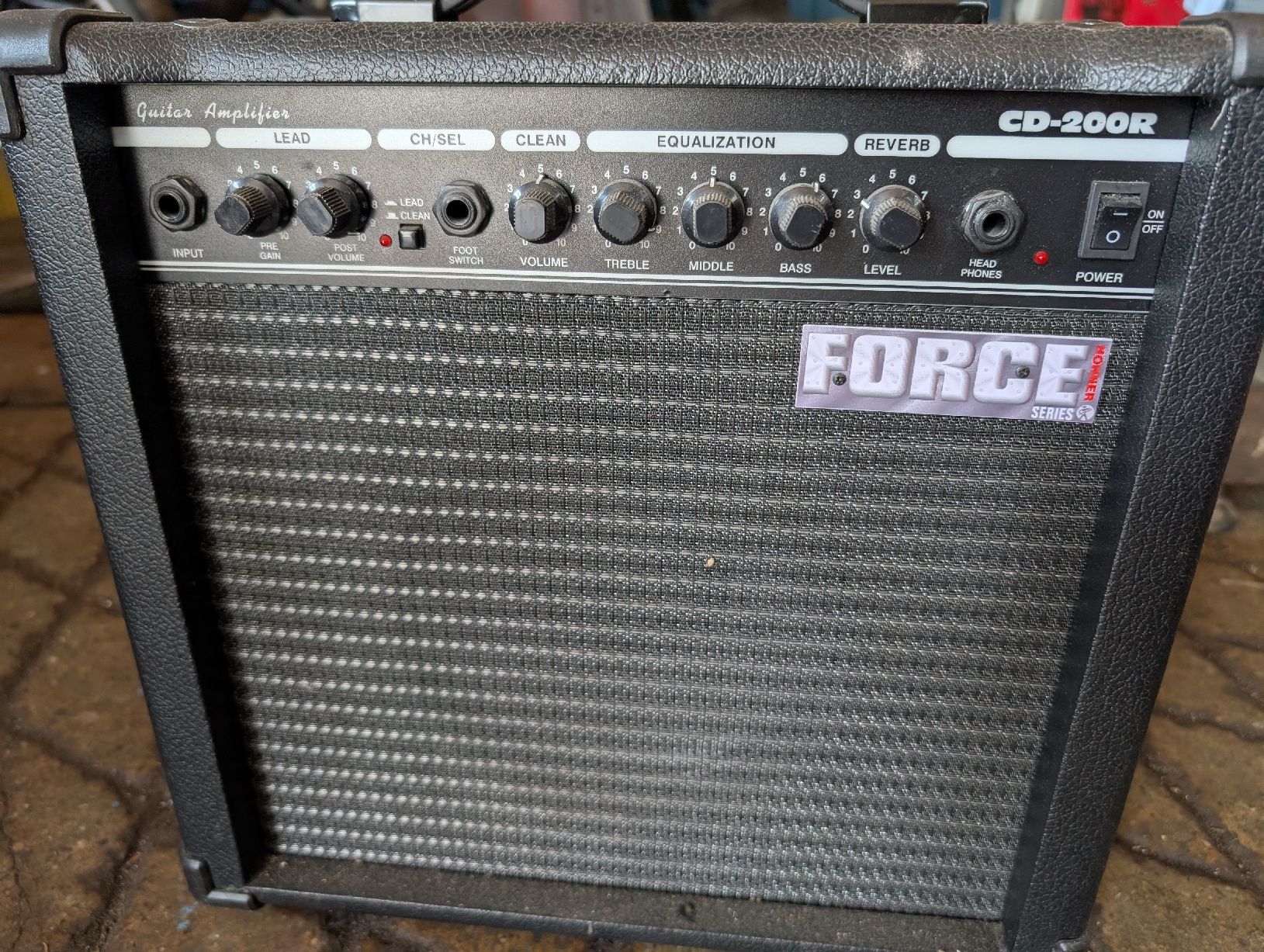 Amplificateurs: Gitarren Verstärker – Défectueux à Hinterkappelen par thelars 1