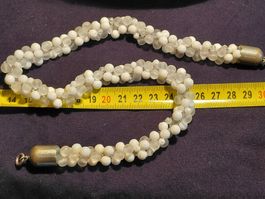 Vintage-Halsband mit weißen und blauen Perlen, sehr schick!