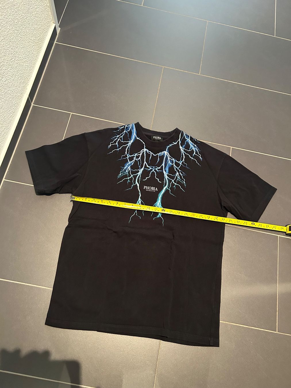 T-shirt: phobia archive t-shirt – Nuovo (secondo la descrizione) da Schlieren venduto da Leavio