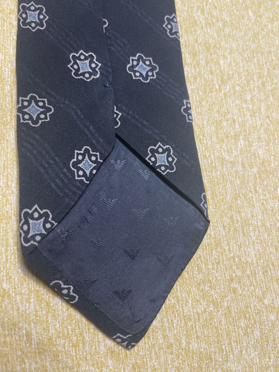 Armani Krawatten: Armani cravatta di seta-Uomo-glamour e elegante  – Neu (gemäss Beschreibung) aus Gordevio von LanaZimm 2