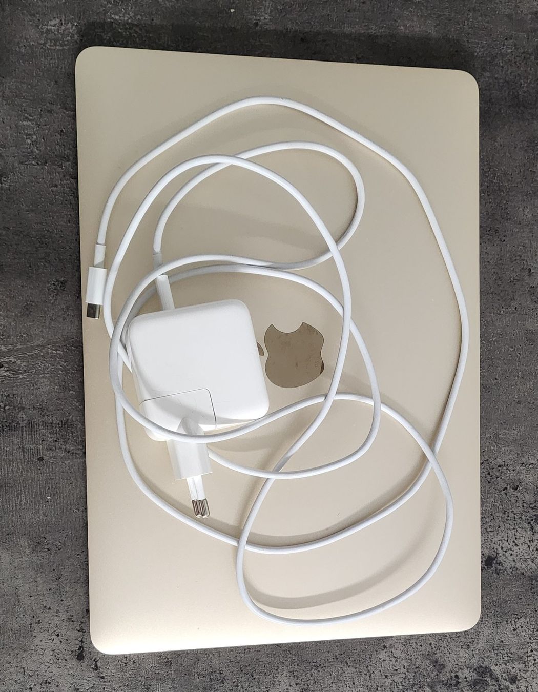 Apple Notebook: Mac Book High Sierra – Usato da Mägenwil venduto da Lea.SN 2