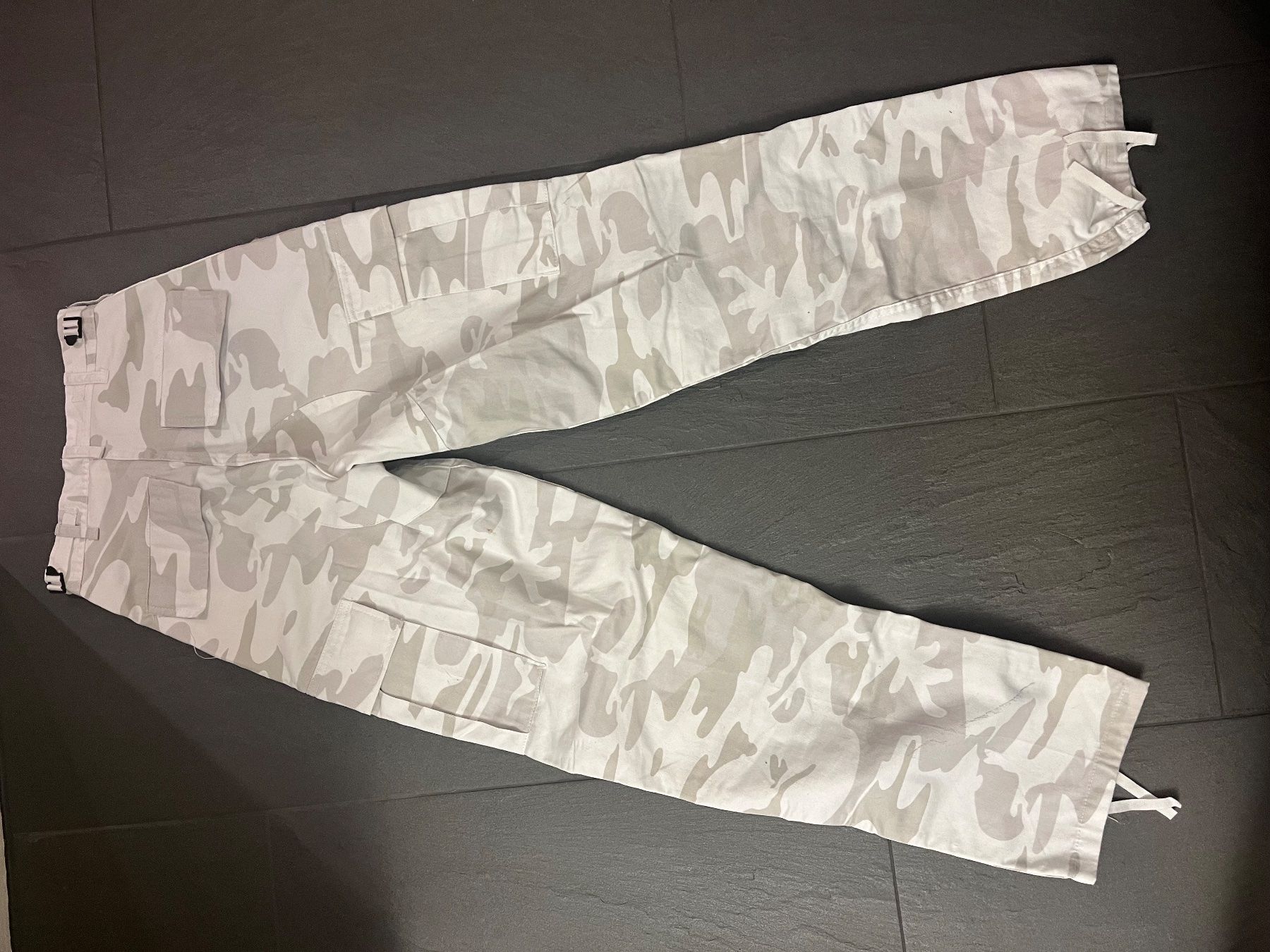 Hosen: Mädchen Hose in Camouflage Look – Gebraucht aus Zumikon von Ssi01 1