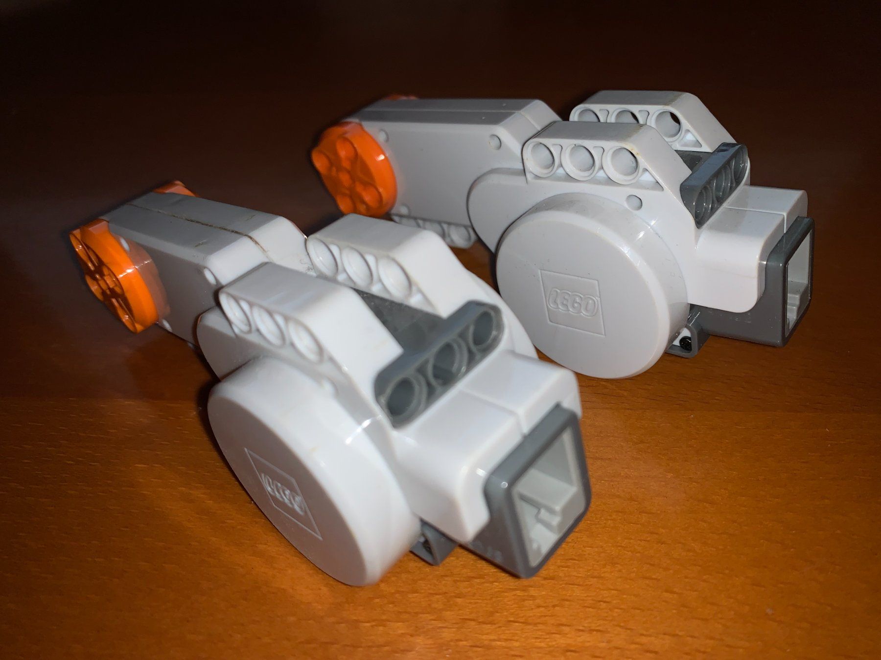 Lego Baukästen: Deux moteurs Lego Mindstorms NXT – Gebraucht aus Yvonand von  2