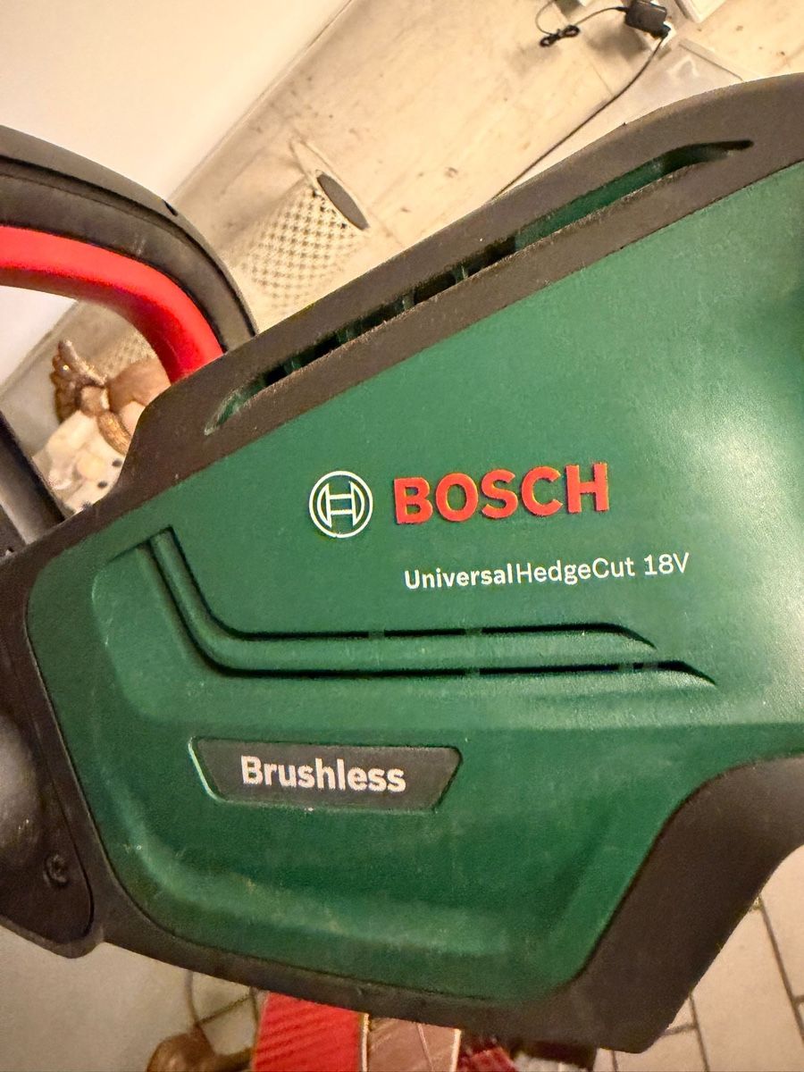 Bosch Tutti gli attrezzi: Bosch Akku Heckenschere UniversalHedgeCut 18V – Usato da Adligenswil venduto da Brocki_Adlige 2
