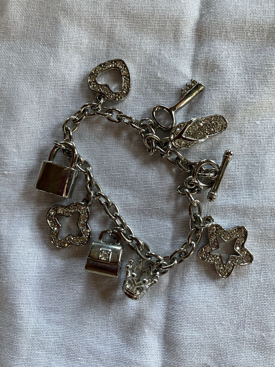 Bracciali & Braccialetti: Silberfarbenes Bettelarmband mit 8 Charms – Nuovo (secondo la descrizione) da Bassersdorf venduto da groovygremlin 3