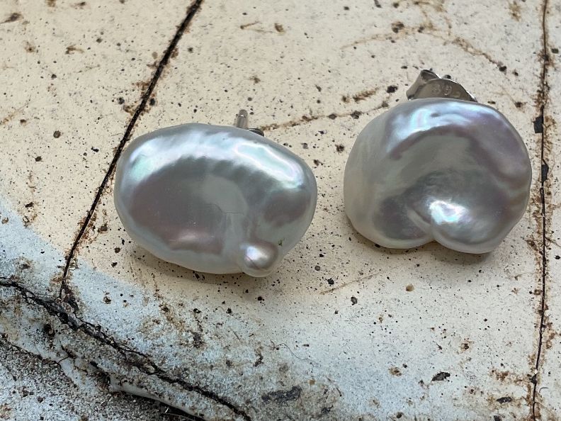 Ohrringe & -stecker: Ohrstecker mit Keshiperlen, flach – Neu (gemäss Beschreibung) aus luzern von Alpendorf1